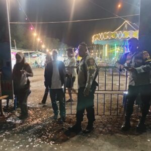 Pastikan Keamanan Pengunjung, Polsek Plampang Laksanakan Pengamanan Expo Pasar Malam