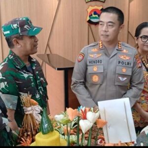 Momen Hangat Ulang Tahun Perkuat Soliditas TNI Polri Mataram