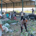 Bhabinkamtibmas Polsek Kilo Bersama TNI, Pemerintah Desa dan Mahasiswa KKN Gelar Gotong Royong Jumat Bersih