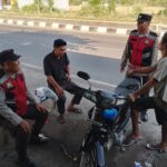 Patroli Dialogis dan Rawan Sore Polsek Bayan di Pelabuhan Carik, Imbau Waspada 3C dan Cuaca Buruk