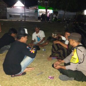 Hadir Melalui Sambang Malam Hari, Bhabinkamtibmas Polsubsektor Wilamaci Ajak Warga Binaan Jaga Stabilitas Kamtibmas