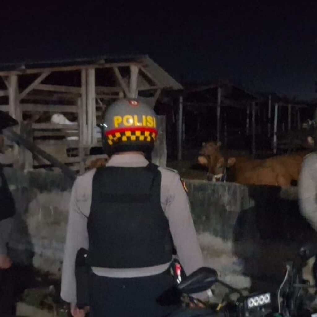 Cegah Aksi 3C, Sat Samapta Polres Lombok Barat Intensifkan Patroli Malam di Desa Jembatan Kembar