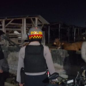 Cegah Aksi 3C, Sat Samapta Polres Lombok Barat Intensifkan Patroli Malam di Desa Jembatan Kembar
