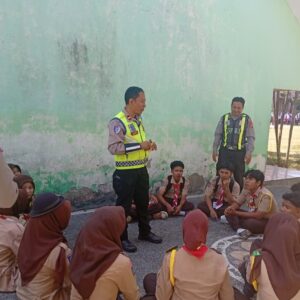Polsek Sekotong Gelar Police Goes to School: Edukasi Keselamatan Lalu Lintas bagi Siswa SMA 1 Sekotong