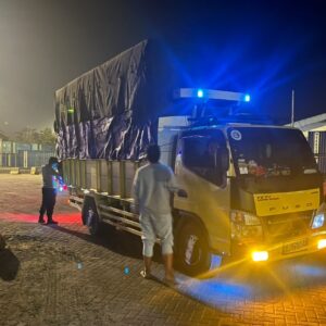 Perketat Pintu Masuk NTB, Polsek Kawasan Pelabuhan Lembar Periksa Barang Bawaan KM DLN Oasis
