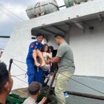 Tim Gabungan Berhasil Evakuasi Penumpang KLM ARMADA MULYA Korban Laka Laut di Selat Sanggar