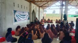 CEGAH KENAKALAN REMAJA SEJAK DINI, BHABINKAMTIBMAS POLSEK MANGGELEWA BERIKAN PENYULUHAN KEPADA SANTRI BARU PONPES NW MAJDIYAH