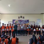 Tutup MPLS SMAN 1 Lunyuk, Kapolsek Lunyuk Berikan Edukasi Hukum Sekaligus Santuni Siswa Yatim