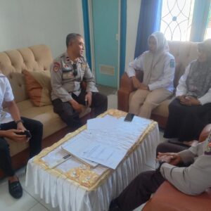 Perkuat Sinergi Tiga Pilar, Sat Binmas Polres Dompu Dorong Optimalisasi Satkamling di Kelurahan Simpasai