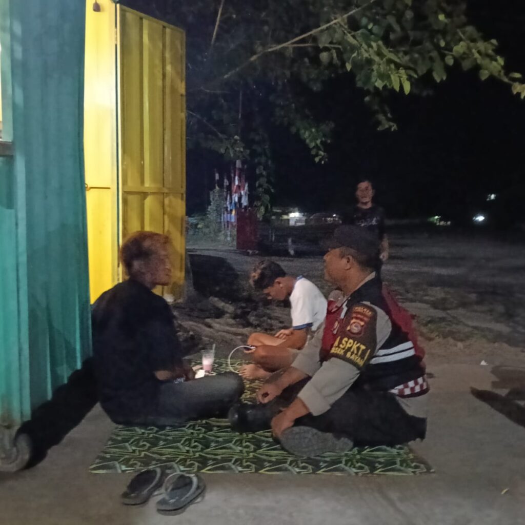 *Polsek Pemenang Laksanakan Patroli Dialogis di Dusun Telaga Wareng*