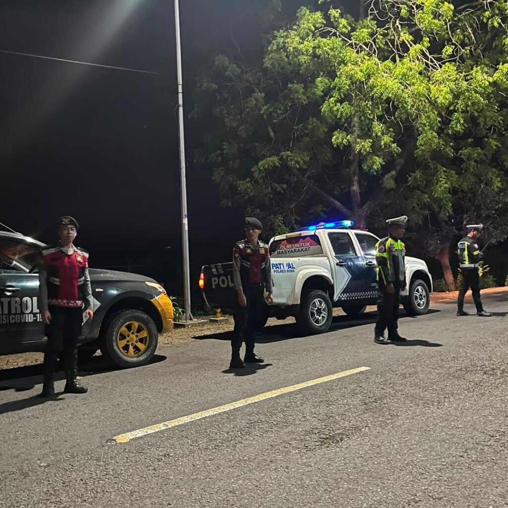 Hadirkan Rasa Aman, Piket Gabungan Fungsi Polres Bima Kabupaten Gelar Patroli Humanis di Malam Hari