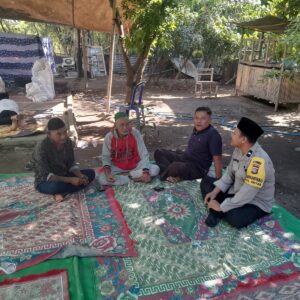 Bhabinkamtibmas Polsek Bayan Sambangi Keluarga Duka di Desa Anyar