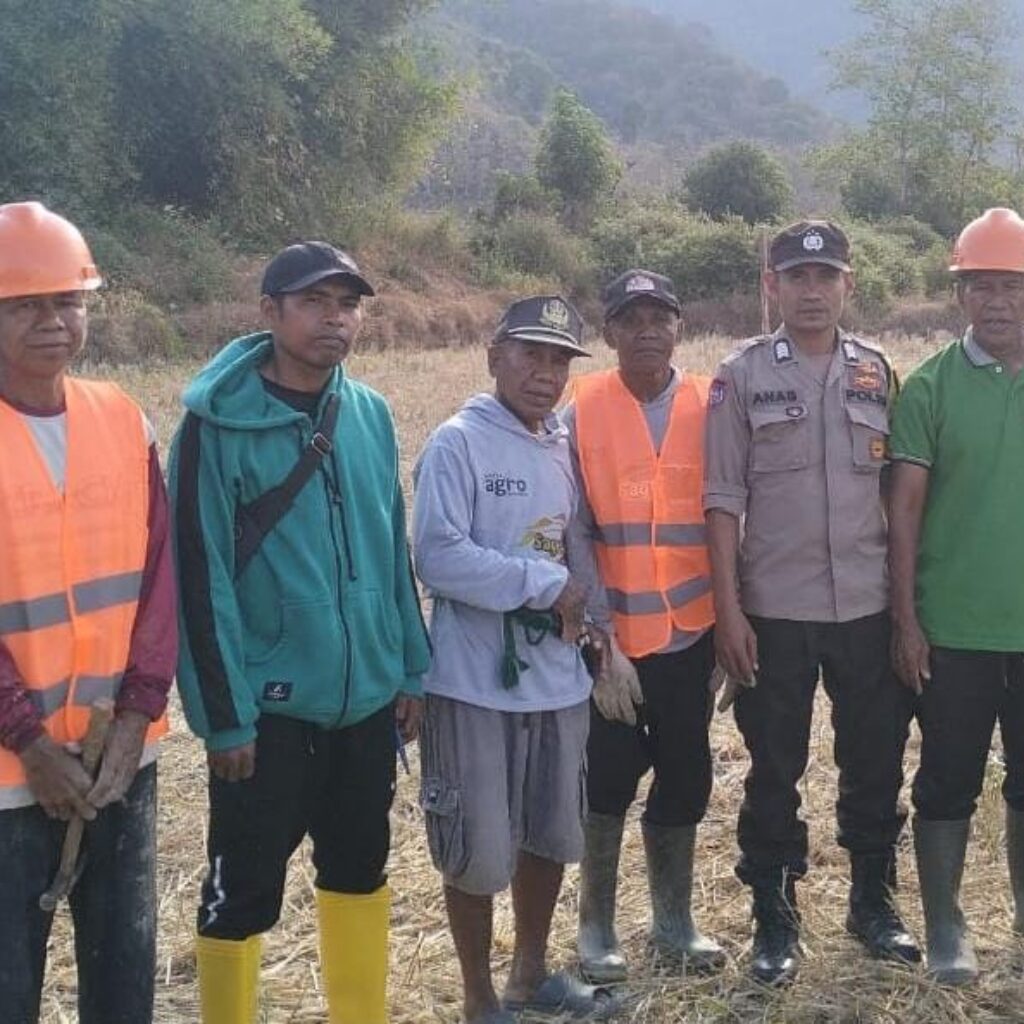 Bhabinkamtibmas Polsek Woha Hadiri peletakan batu pertama program percepatan peningkatan Tata Guna Air Irigasi (P3-TGAI).