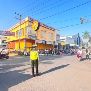 POLRES DOMPU GELAR PENGAMANAN CAR FREE DAY, SAT LANTAS PASTIKAN KEAMANAN DAN KELANCARAN ARUS LALU LINTAS