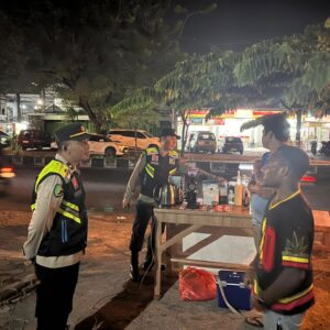 Biddokkes Polda NTB Perkuat Patroli Malam Minggu, Sapa UMKM dan Jaga Kamtibmas di Kota Mataram