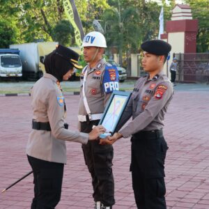 Tegas Tegakkan Disiplin, Polres Sumbawa Gelar Upacara PTDH Personil yang Lakukan Pelanggaran
