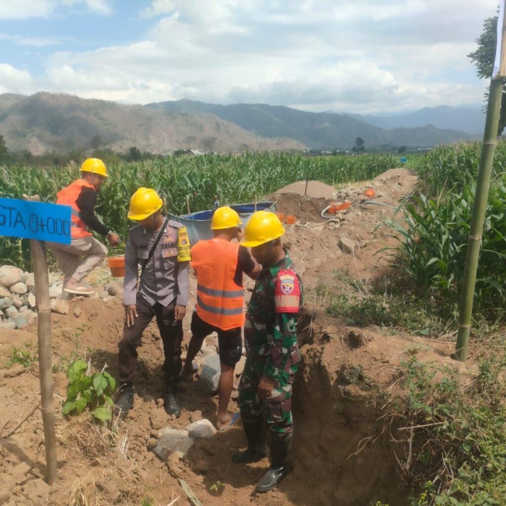 Komitmen Memajukan Sektor Pertanian, Bhabinkamtibmas Polsek Belo Hadiri Peletakan Batu Pertama Program Percepatan Peningkatan Tata Guna Air Irigasi (P3-TGAI).