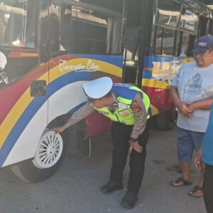 Satlantas Polres Bima Kota Bersama Dishub Laksanakan Himbauan Keselamatan Berlalu Lintas dan Ramp Check Bus Antar Kota/Kabupaten