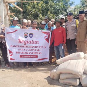 “Polisi Peduli” Kanit Binmas Polsek Donggo Salurkan Bantuan dan Gotong royong Pembangunan Masjid Bersama Warga