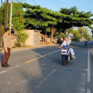 Cegah Kemacetan dan Beri Rasa Aman, Polsek Alas Barat Gelar Patroli Rawan Pagi di SDN Hijrah Usar Mapin