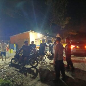Polsubsektor Gili Indah Pos Gili Trawangan Gelar Patroli Dialogis Jaga Kamtibmas