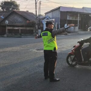 Satlantas Polres Dompu Gelar Strong Point Pagi, Antisipasi Kepadatan dan Kecelakaan Lalu Lintas