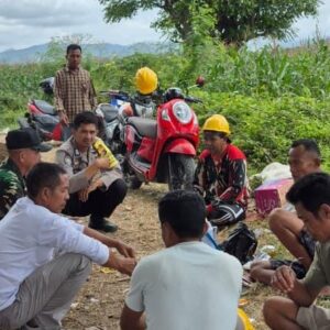 Bhabinkamtibmas Polsek Monta Hadiri Undangan Peletakan Batu Pertama Pembangunan Irigasi di So Safahu Desa Sondo
