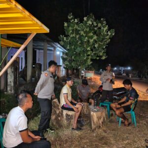 Polsek Pekat Gelar Patroli KRYD, Pantau Aktivitas Masyarakat dan Cegah Gangguan Kamtibmas