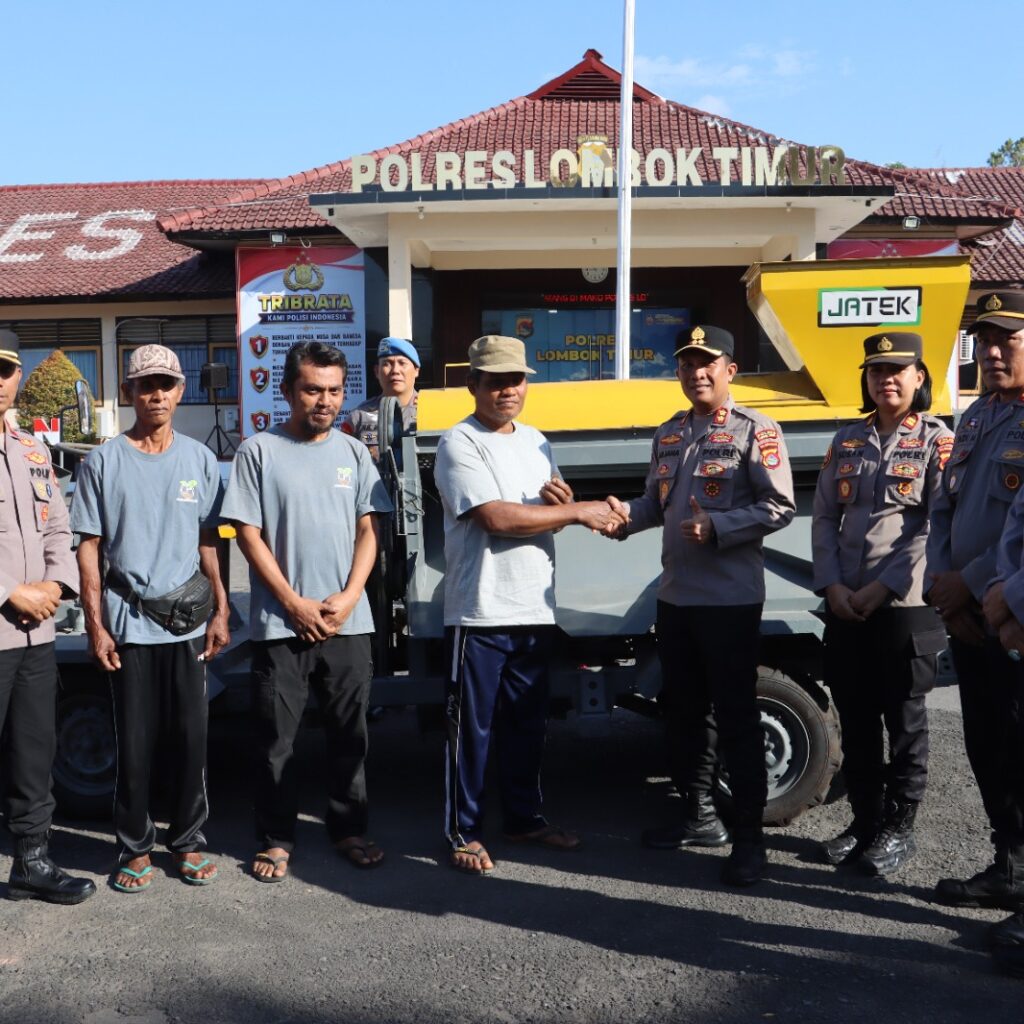 Dukung Program Ketahanan Pangan, Polres Lotim Berikan Bantuan Mesin Pipil Jagung Kepada Kelompok Tani