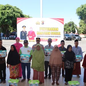 Kapolda NTB Kunjungi Polres Lombok Timur, Serahkan Bantuan Sosial dan Tekankan Penguatan Integritas Personel