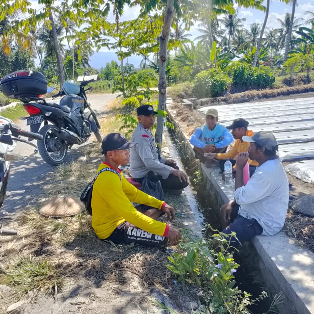 Bhabinkamtibmas Desa Apitaik Pererat Silaturahmi dengan Warga, Ajak Aktif Jaga Kamtibmas