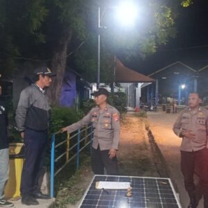 Ciptakan Rasa Aman, Piket Polsek Labuhan Badas Gelar Patroli Blue Light dan Sampaikan Imbauan Kamtibmas di Kawasan Samota