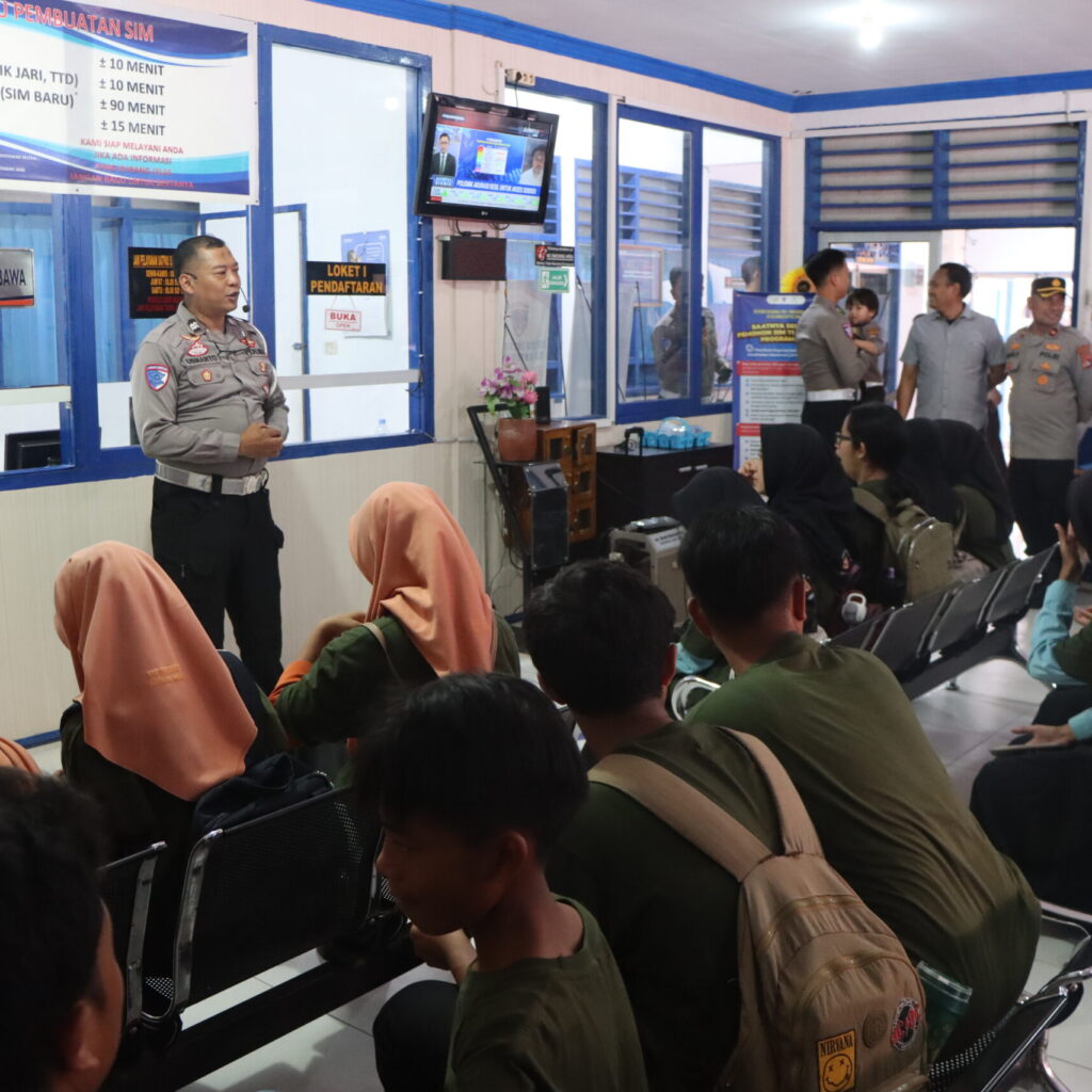 Edukasi Hukum Sejak Dini, Polres Sumbawa Sambut Kegiatan “Wisata Hukum” Pelajar Bersama Kejari Sumbawa