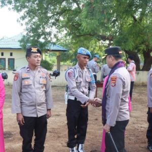 Kunjungan Kerja Ke Polsek Soromandi, Kapolres Bima, Tekankan Pelayanan Terbaik Bagi Masyarakat dan Hindari Pelanggaran Dalam Bentuk Apapun