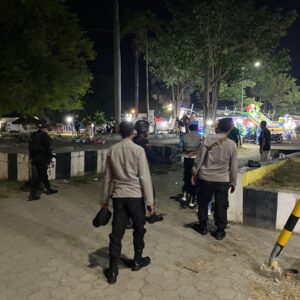 Patroli KRYD dan Blue Light Malam Minggu, Polres Bima Kota Bersama Brimob Fokus Amankan Aktivitas Masyarakat di Lapangan Serasuba