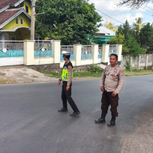POLRES DOMPU AMANKAN LOMBA GERAK JALAN INDAH TINGKAT SD/MI DAN SMP/MTs SE-KECAMATAN WOJA