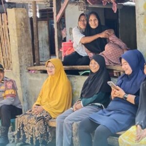 Wujudkan Lingkungan Aman, Polmas Rabadompu Timur Sambang Dialogis dan Sosialisasikan Layanan Call Center 110