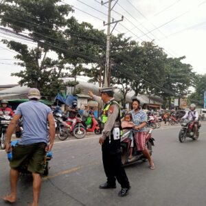 Polsek Tanjung Gelar Giat Rawan Pagi di Depan Pasar Umum Tanjung