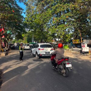 Sat Lantas Polres Dompu Gelar Strong Point Pagi, Ciptakan Kamseltibcarlantas dan Berikan Rasa Aman kepada Masyarakat