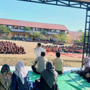 Bhabinkamtibmas Jadi Pemateri Sosialisasi Kamtibmas dan Pembinaan karakter di SMAN I Woha