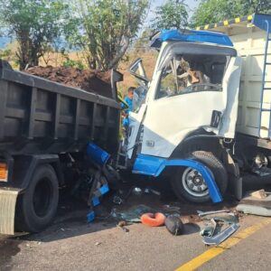 POLRES DOMPU GERAK CEPAT TANGANI LAKA LANTAS ADU JANGKRIK DI JALAN LINTAS CALABAI–KEMPO, SATU SOPIR MENINGGAL DUNIA