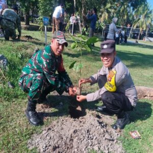 Tanam Pohon Serentak, Gerung Perkuat Ketahanan Lingkungan