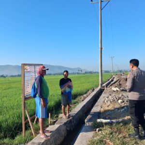 BHABINKAMTIBMAS MONTA BARU SAMBANG PETANI, DORONG PENINGKATAN HASIL PANEN DAN JAGA KAMTIBMAS