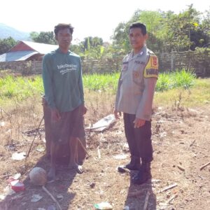 BHABINKAMTIBMAS MADAPRAMA SAMBANG PETANI BAWANG, IMBAU PAGARI LAHAN DAN DUKUNG PENINGKATAN HASIL PANEN