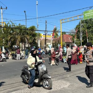 Polres Bima Kota Amankan Pawai Budaya TK Se-Kota Bima Meriahkan HUT RI Ke-81