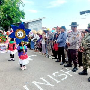 Semarakkan HUT RI ke-81, Waka Polsek Alas Hadiri dan Amankan Lomba Karnaval Budaya Tingkat PAUD–TK di Kalimango