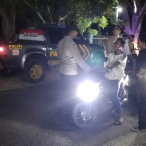 Menekan Segala Bentuk Aksi Kriminal, Polsek Soromandi Menggelar Patroli Strong Point Presisi di Wilayah Hukumnya