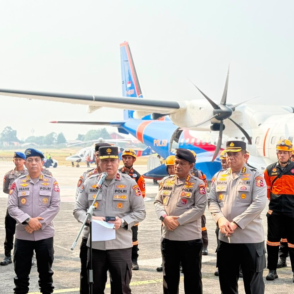Terbang dengan Pesawat Khusus, Polri Kerahkan 10 K9 SAR Berpengalaman ke Flores, Misi Pencarian Korban