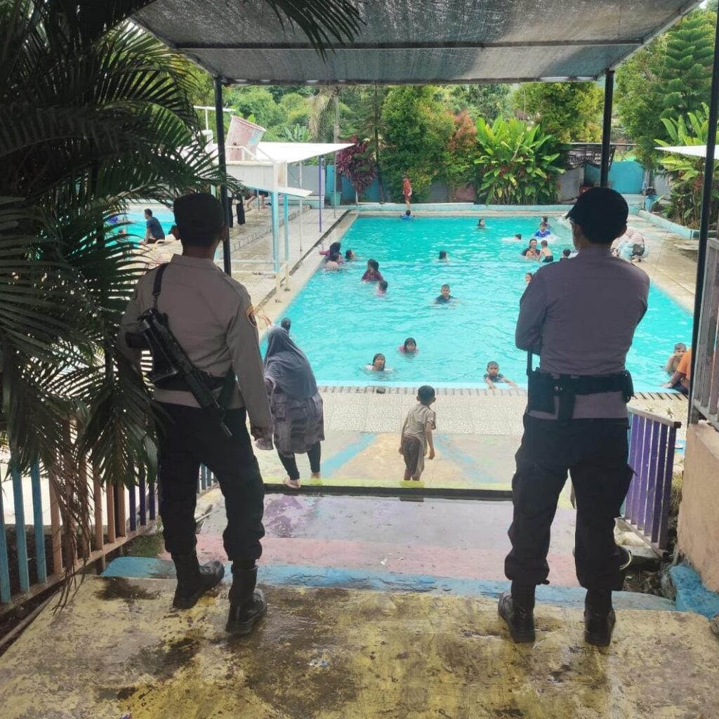 Jamin Kenyamanannya Masyarakat Yang Menikmati Liburan Akhir Pekan, Polsek Madapangga Laksanakan Patroli Wisata