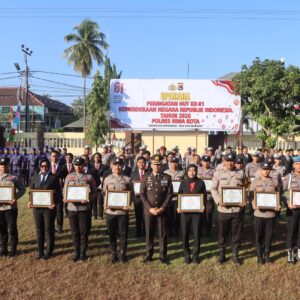 Momen Kemerdekaan, Polres Bima Kota Berikan Penghargaan kepada 28 Personel Berprestasi